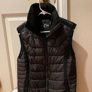 ZYIA  Black Zip-Up Vest - Large